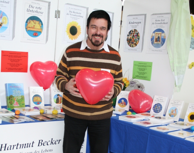 Verleger Hartmut Becker auf der Buchmesse in Stockstadt